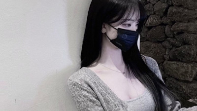 청순하게 생겼는데 색기 있음